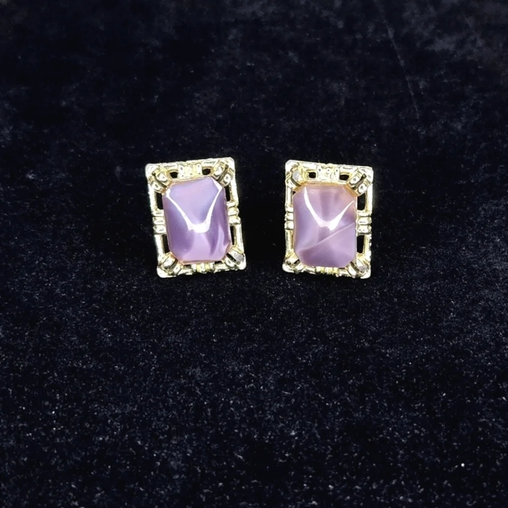 Vintage Lilac and yellow gold Clip on Earrings. Square.